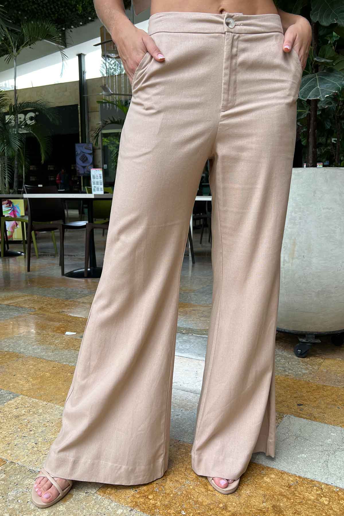 Pantalón tiro alto flare